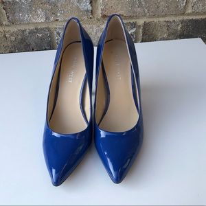 NINE WEST BLUE PATENT POINTED TOE PUMP